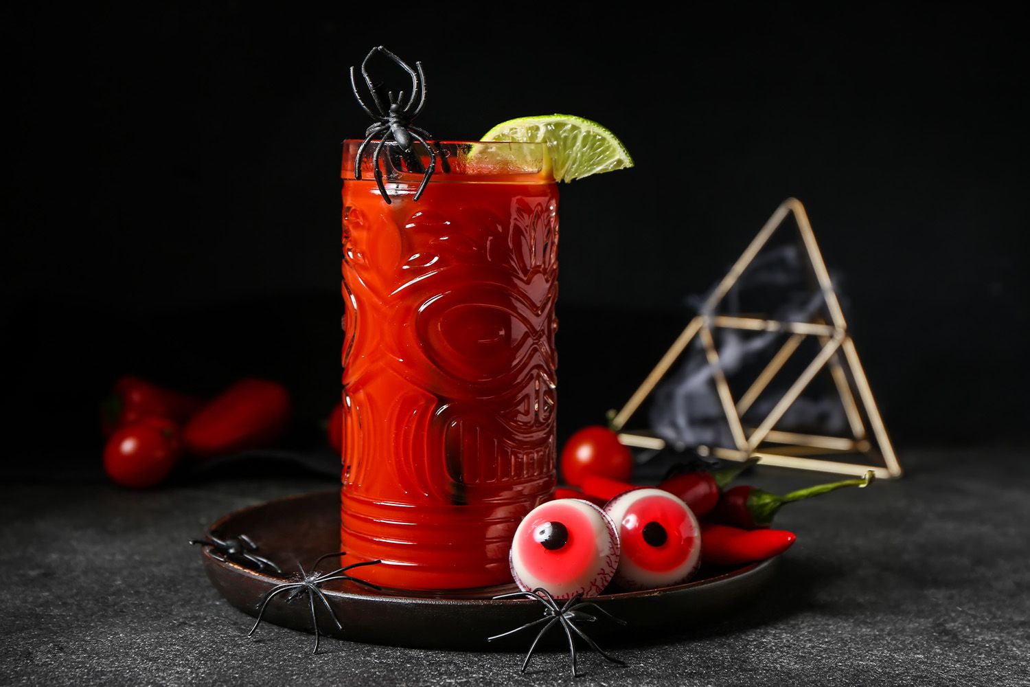 Bloody Mary drink som är halloween inspirerat.