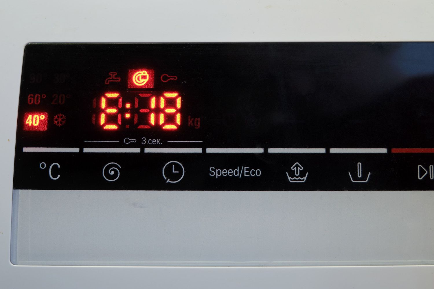 Tvättmaskin som visar temperatur.