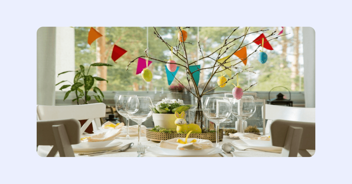 Uppdukat bord inför påsk.